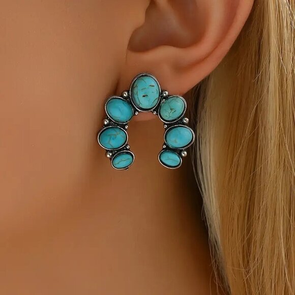 NEW Pair of BOHO turquoise flower earrings, turquoise jewelry, stud earrings - Picture 4 of 4
